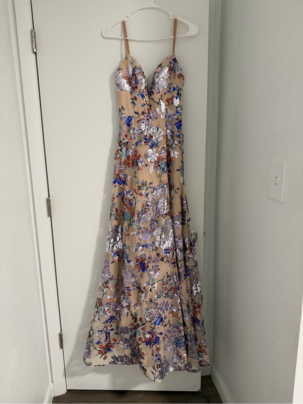 Beige Floral Sequin Spaghetti-Strap prom Dress